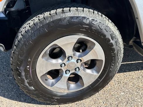 Used 2018 Jeep Wrangler Unlimited Sahara AWD/4WD image 18