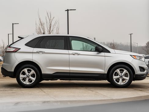 Used 2018 Ford Edge SE image 3
