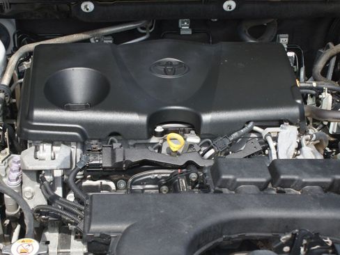 Used 2019 Toyota RAV4 XLE w/ Convenience Package FWD image 28