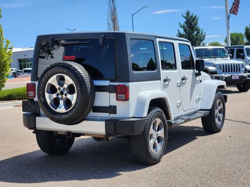 Used 2017 Jeep Wrangler Unlimited Sahara AWD/4WD image 3