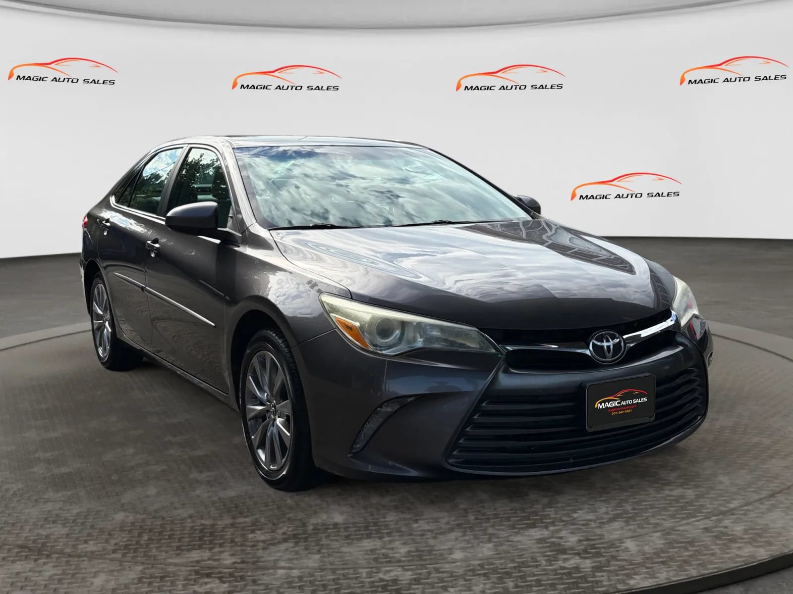 Used 2016 Toyota Camry XLE w/ Convenience Package FWD image 5