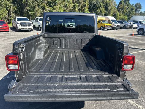 New 2025 Jeep Gladiator Sport image 7