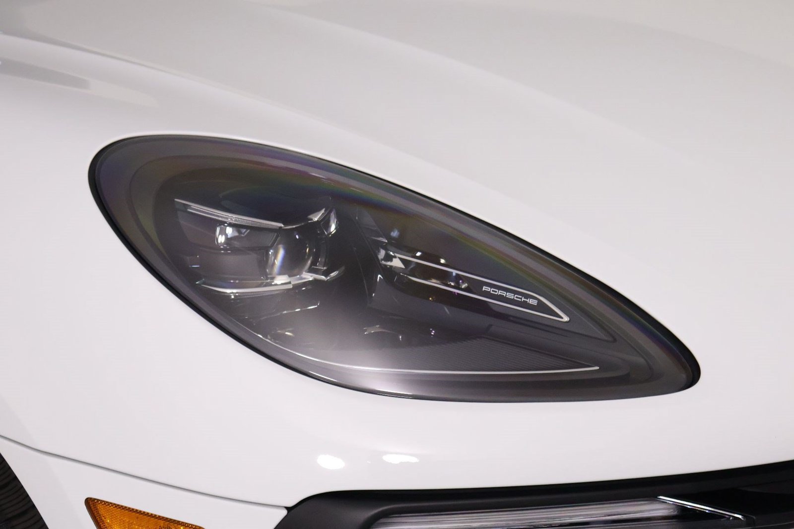 Certified 2026 Porsche Macan AWD/4WD image 28