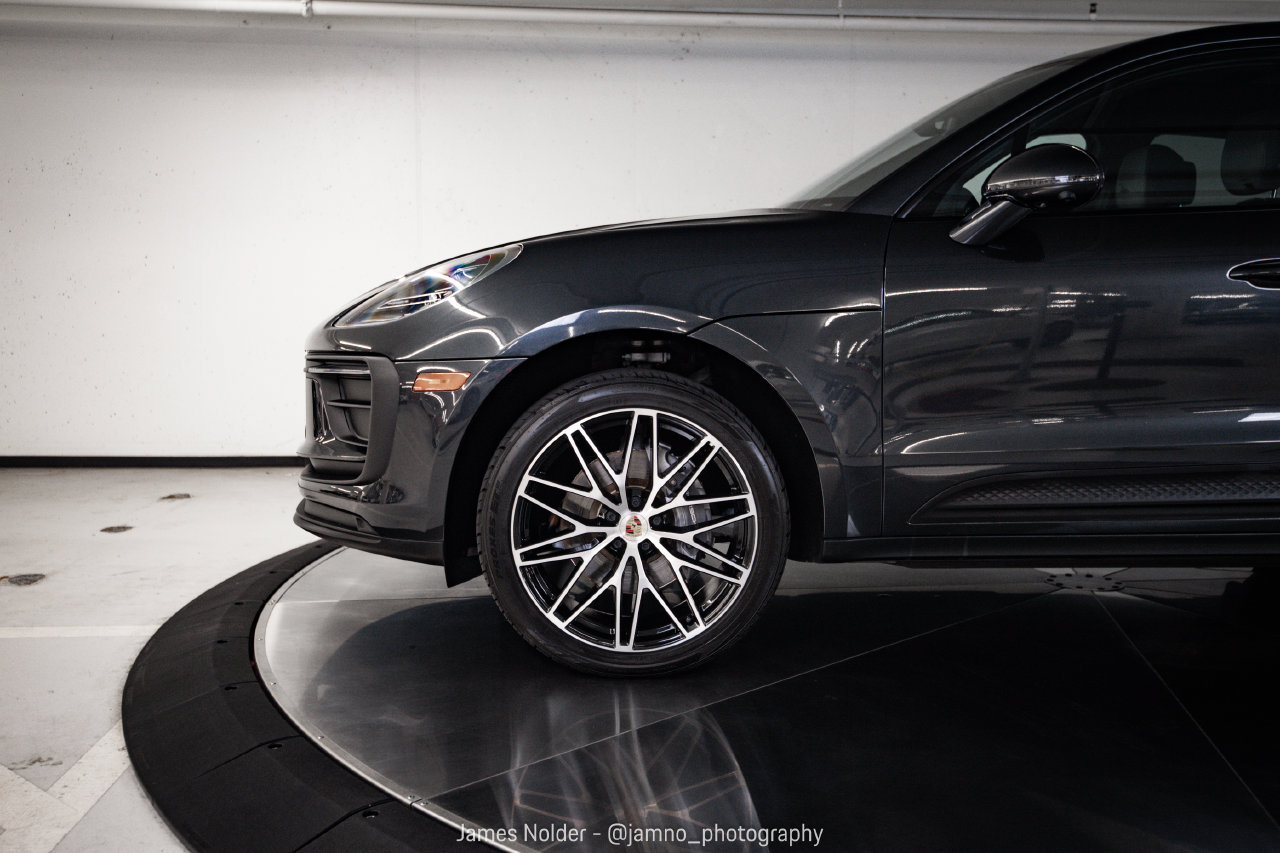 Certified 2023 Porsche Macan AWD/4WD image 11