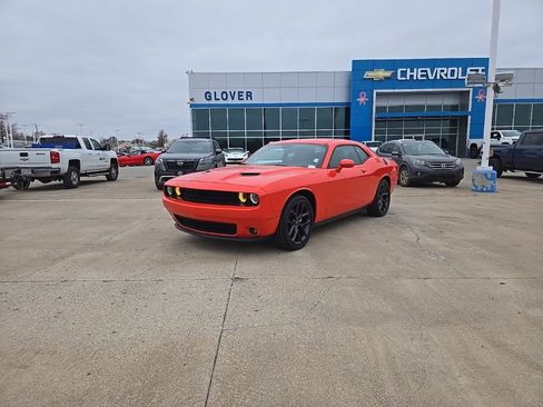 Used 2021 Dodge Challenger SXT w/ Blacktop Package image 4