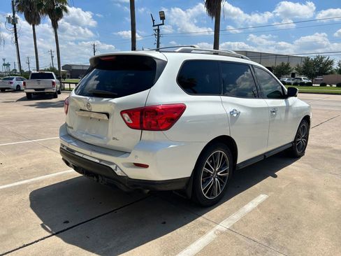 Used 2018 Nissan Pathfinder SL w/ SL Premium Package FWD image 4