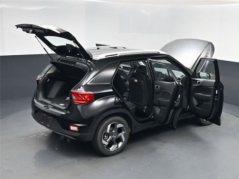 New 2026 Hyundai Venue SEL image 18