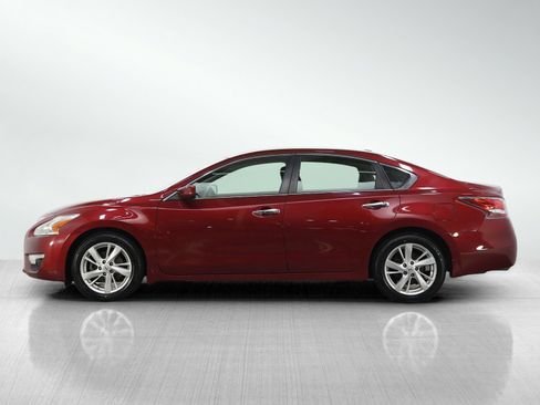 Used 2015 Nissan Altima 2.5 SV FWD image 2