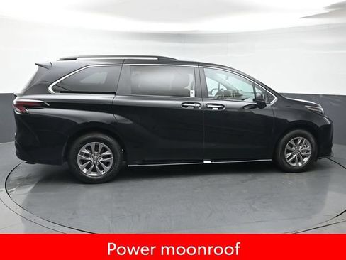 Used 2026 Toyota Sienna XLE AWD/4WD image 8