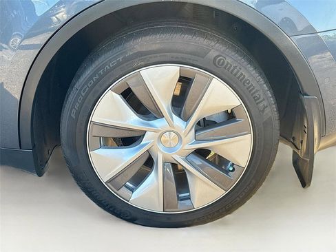 Used 2023 Tesla Model Y Long Range image 33