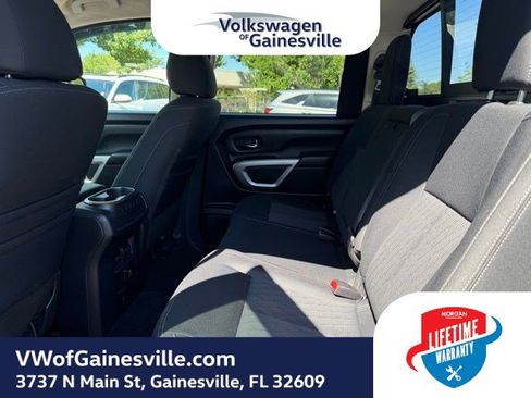 Used 2018 Nissan Titan SV w/ SV Convenience Package AWD/4WD image 11