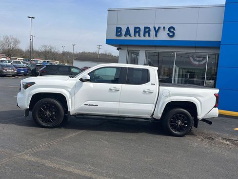 Used 2025 Toyota Tacoma SR5 w/ SR5 Upgrade Package image 2