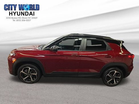 Used 2022 Chevrolet TrailBlazer RS FWD image 2
