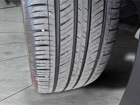 Used 2023 GMC Terrain SLT w/ Infotainment Package II image 31