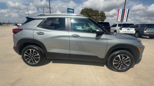 Used 2025 Chevrolet TrailBlazer LT AWD/4WD image 9