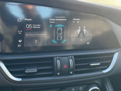 Used 2022 Alfa Romeo Giulia Veloce image 28