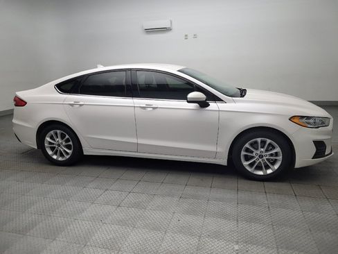 Used 2020 Ford Fusion SE FWD image 11