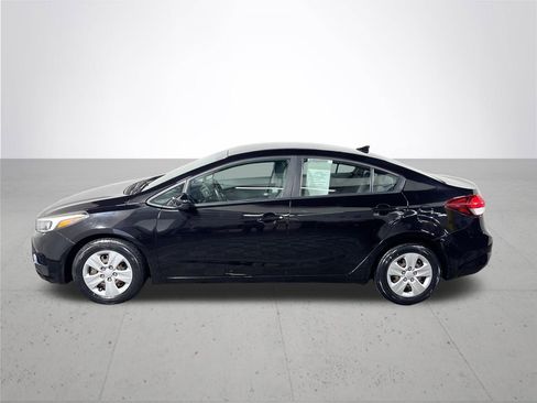 Used 2017 Kia Forte LX image 9