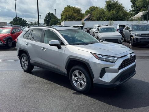 Used 2025 Toyota RAV4 XLE AWD/4WD image 2