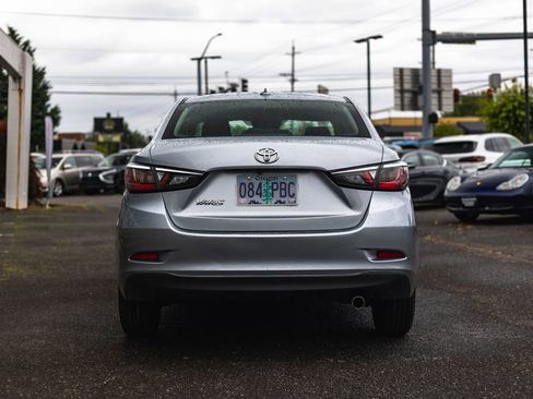 Used 2019 Toyota Yaris L FWD image 9