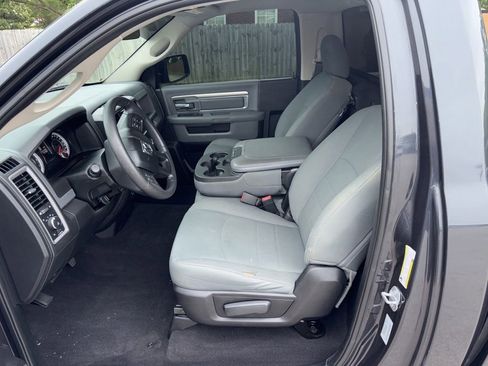 Used 2017 RAM 1500 Express RWD image 11