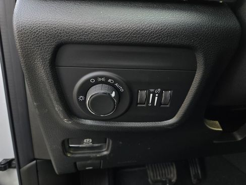 New 2025 Jeep Grand Cherokee Altitude image 11