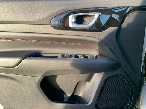 Used 2025 Jeep Compass Trailhawk image 20