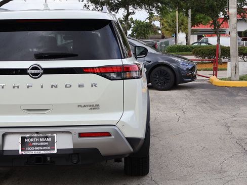 Used 2024 Nissan Pathfinder Platinum w/ Cargo Package AWD/4WD image 19