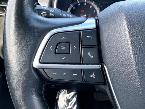 Used 2020 Toyota Highlander Limited image 17