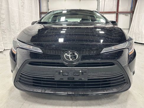 Used 2025 Toyota Corolla LE w/ LE Premium Package image 2