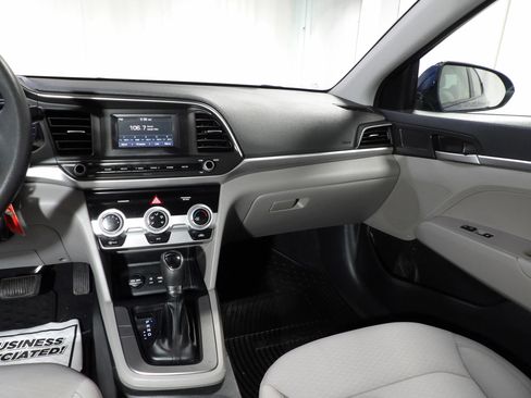 Used 2019 Hyundai Elantra SE FWD image 10
