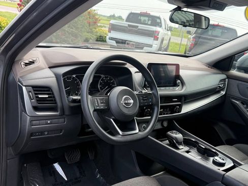 Used 2023 Nissan Rogue SV AWD/4WD image 3