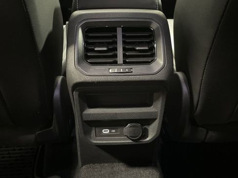 Used 2024 Volkswagen Tiguan SE image 20