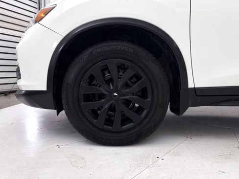 Used 2018 Nissan Rogue S AWD/4WD image 4