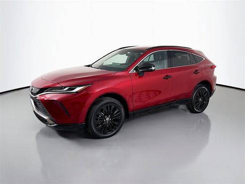 Used 2023 Toyota Venza XLE image 1