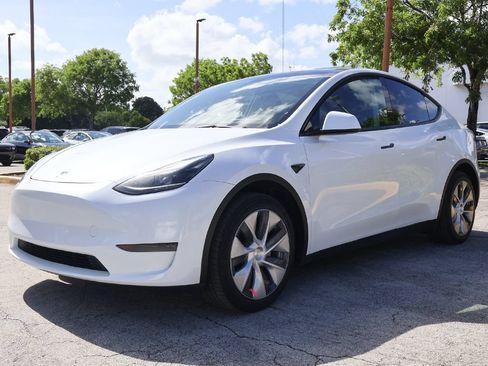 Used 2023 Tesla Model Y Long Range AWD/4WD image 9