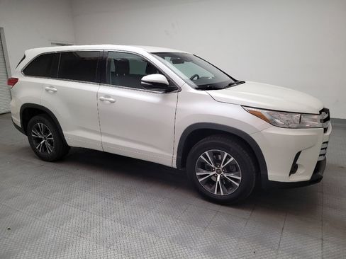 Used 2018 Toyota Highlander LE image 11