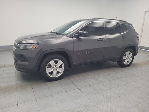 Used 2022 Jeep Compass Latitude w/ Sun and Sound Group FWD image 2