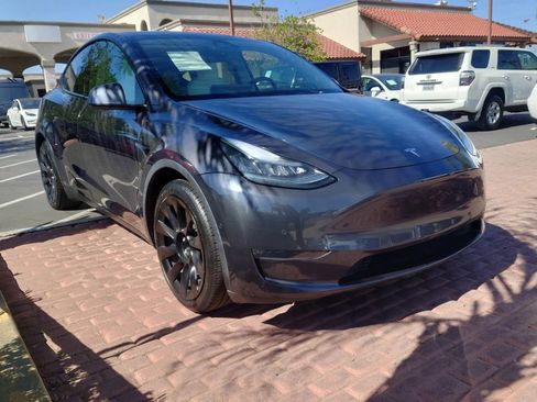 Used 2020 Tesla Model Y Long Range image 3