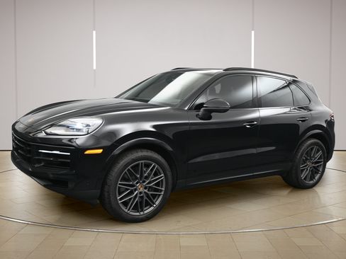 Certified 2025 Porsche Cayenne AWD/4WD image 1