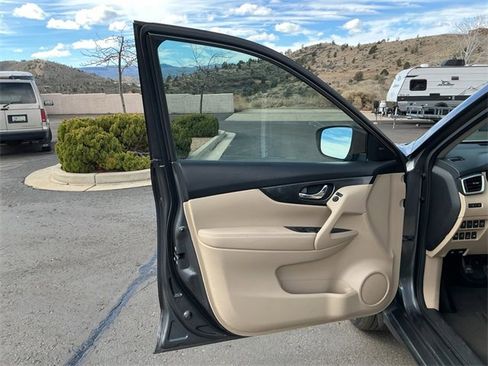 Used 2016 Nissan Rogue SL w/ SL Premium Package image 18