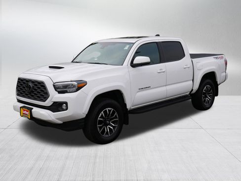 Used 2021 Toyota Tacoma TRD Sport w/ TRD Premium Sport Package AWD/4WD image 3