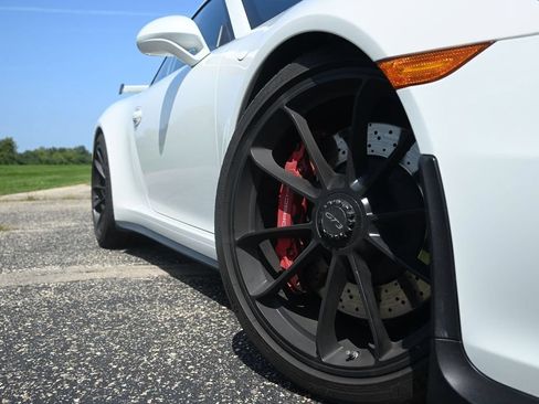 Used 2014 Porsche 911 GT3 RWD image 4