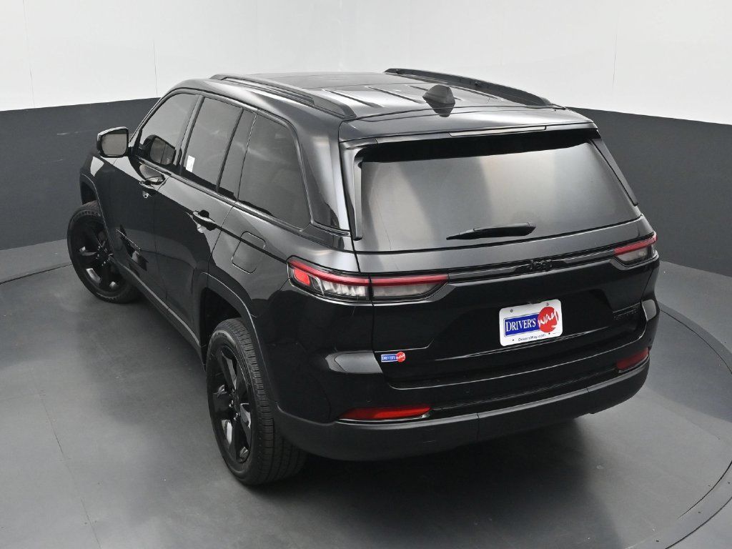 Used 2023 Jeep Grand Cherokee Limited w/ Black Appearance Package RWD image 39