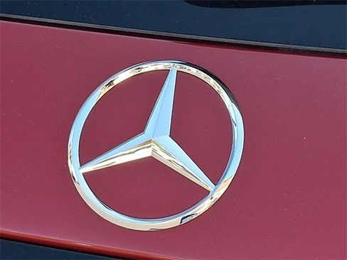 Used 2025 Mercedes-Benz GLC 300 4MATIC image 31