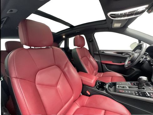 Used 2023 Porsche Macan AWD/4WD image 28