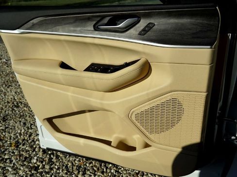 New 2025 Jeep Grand Cherokee Limited image 25