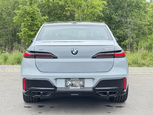 Used 2025 BMW 760i xDrive image 5