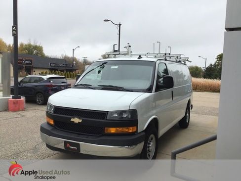 Used 2018 Chevrolet Express 2500 w/ Driver Convenience Package image 3