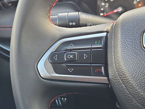 Used 2025 Jeep Compass Trailhawk AWD/4WD image 17